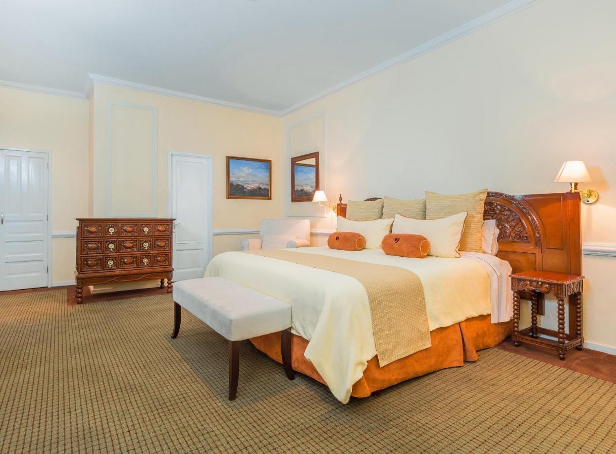 Hotel Geneve Cd De Mexico Exterior foto A bedroom at the Inn at the Opera