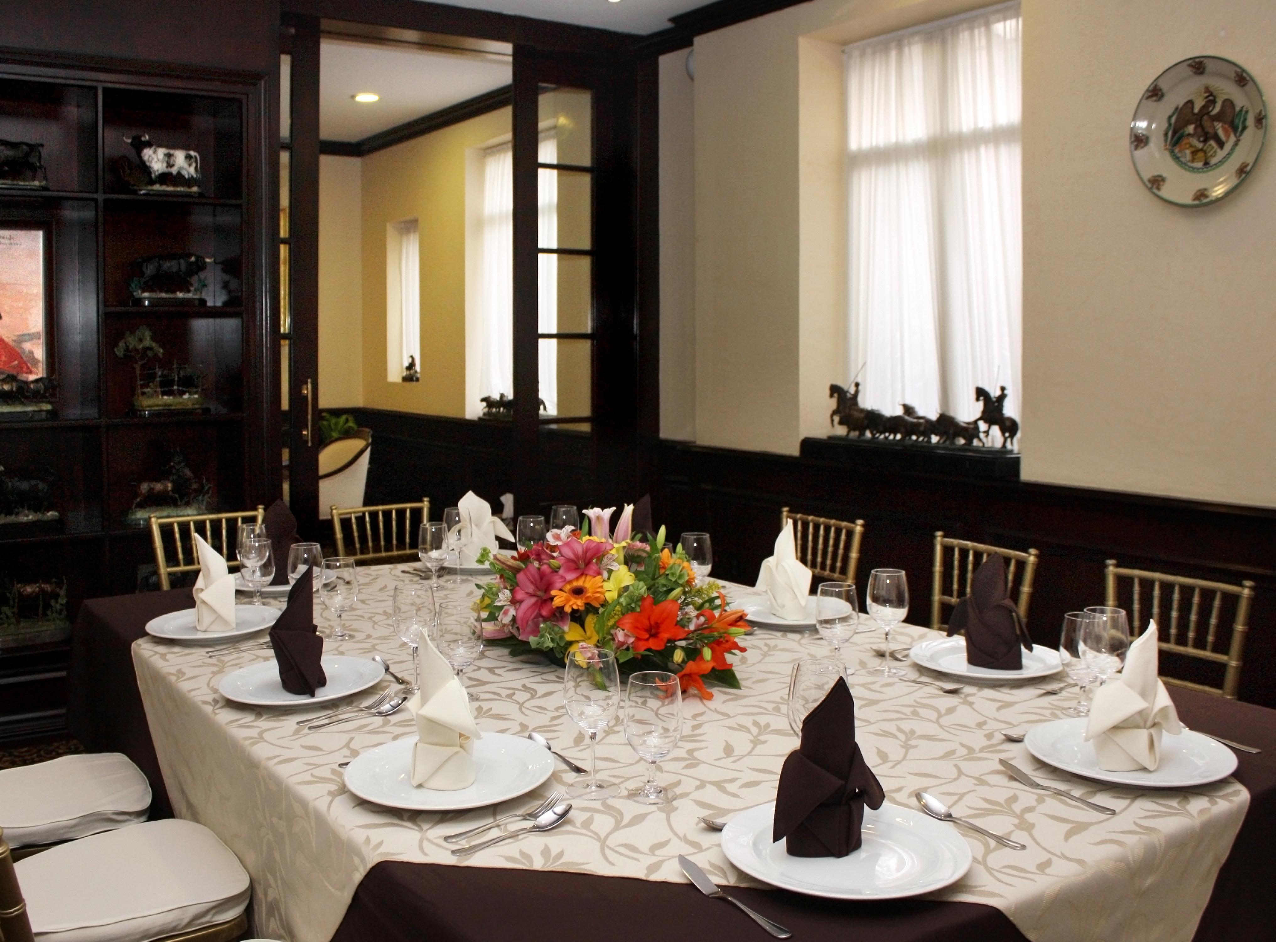 Hotel Geneve Cd De Mexico Exterior foto A table set for a meal